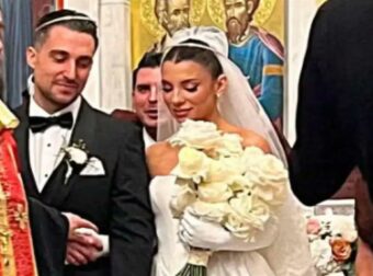 Σάκης Κατσούλης – Μαριαλένα Ρουμελιώτη: Παντρεύτηκαν! Φωτογραφίες και βίντεο από την τελετή