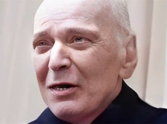 Απομονωμένος με σοβαρά προβλήματα υγείας ζει ο γνωστός τραγουδιστής και παρουσιαστής