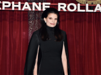 Σαν… πλαστική κούκλα, μετενσάρκωση της μάνας της: Αγνώριστη η Αθηνά Ωνάση με τεράστια μακριά χέρια – Που εμφανίστηκε