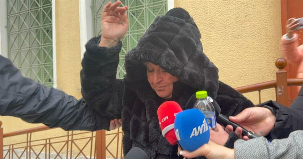 Ποινή φυλάκισης δύο ετών στη διευθύντρια που έδεσε με ταινία 13χρονο, «το έκανα για πλάκα, δεν δυσανασχετούσε» είπε (video)