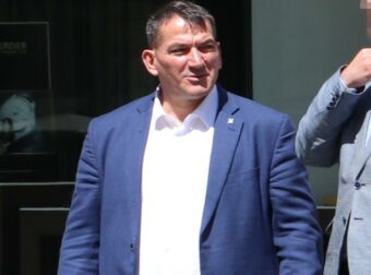 Πύρρος Δήμας για τον τόπο καταγωγής του, τη Χειμάρρα: «Τα χωριά είναι μαραζωμένα, βλέπεις έναν παππού και μία γιαγιά»