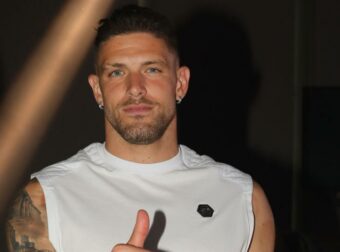 Αλέξανδρος Πασχαλάκης: Για ναργιλέ με την κούκλα σύντροφό του (Φωτογραφία)