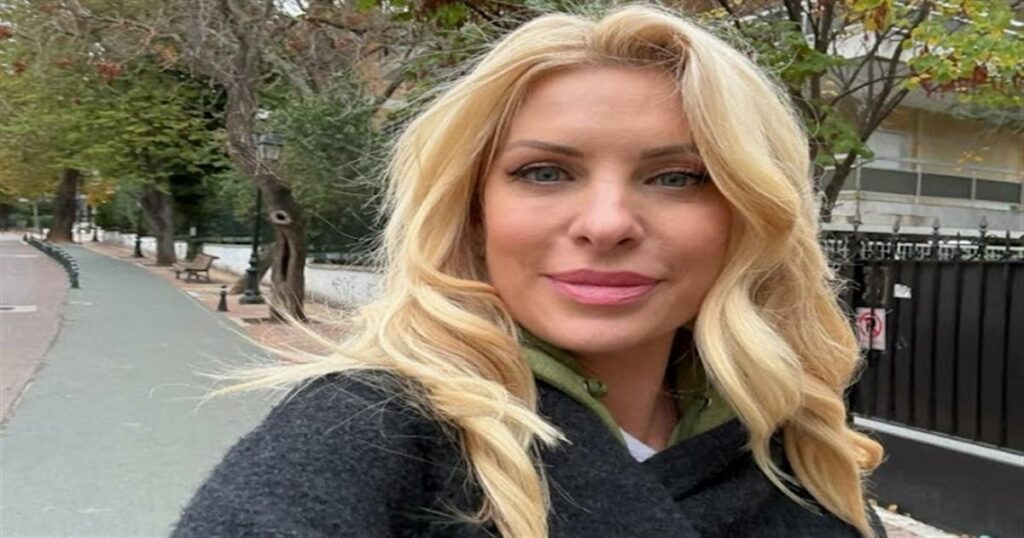 Ούρες στα νυχάδικα: H Ελένη Μενεγάκη έκανε το χρώμα της σεζόν και όλες τρέχουν να το κάνουν