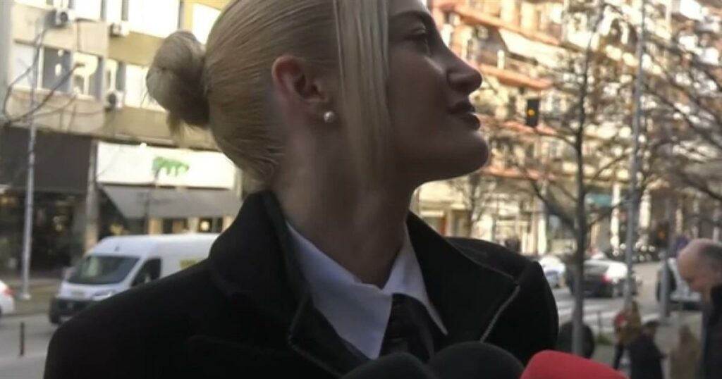 Ιωάννα Τούνη: Με δάκρυα στα μάτια έξω από το δικαστήριο – «Σφίγγεται κάθε φορά η καρδιά μου, είναι πολύ ψυχοφθόρο»