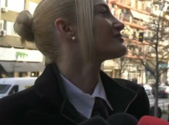 Ιωάννα Τούνη: Με δάκρυα στα μάτια έξω από το δικαστήριο – «Σφίγγεται κάθε φορά η καρδιά μου, είναι πολύ ψυχοφθόρο»