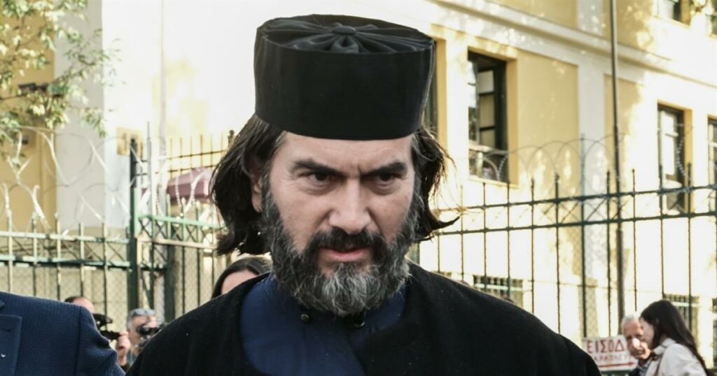Διεκόπη ξανά η δίκη του πατρός Αντώνιου: Παραιτήθηκαν οι δικηγόροι του, αποχώρησαν οι κατηγορούμενοι