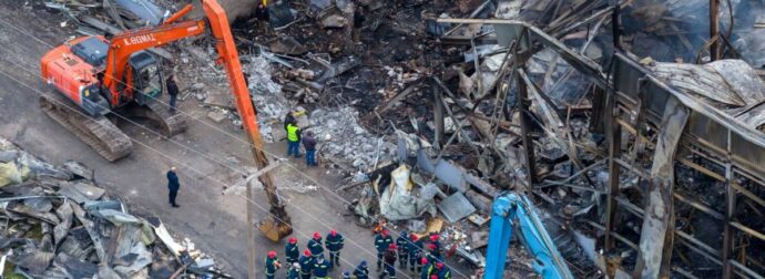 Τραγωδία στη Βιολάντα: Δύο γυναίκες βρέθηκαν αγκαλιασμένες κάτω από τα συντρίμμια