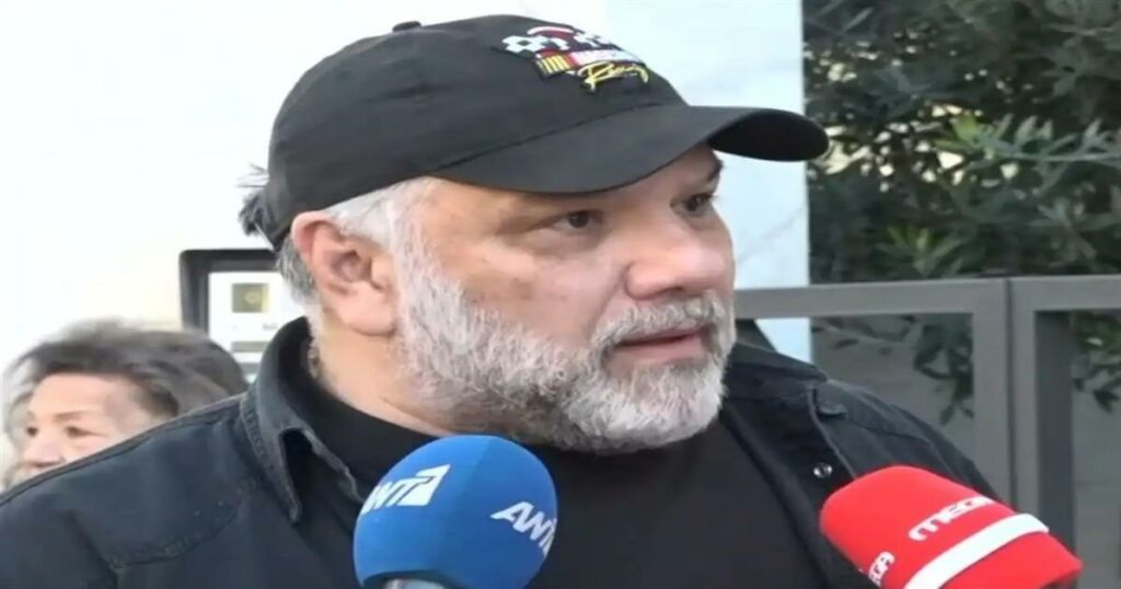 «Τόση αλητεία; Δε ντρέπεστε; Πιτσιρικάδες, νέοι άνθρωποι να κλέβετε…»: Έξαλλος μπροστά στις κάμερες ο Γρηγόρης Αρναούτογλου