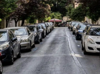 Αυτά τα αυτοκίνητα θα μπορούν να παρκάρουν δωρεάν σε όλους τους δήμους
