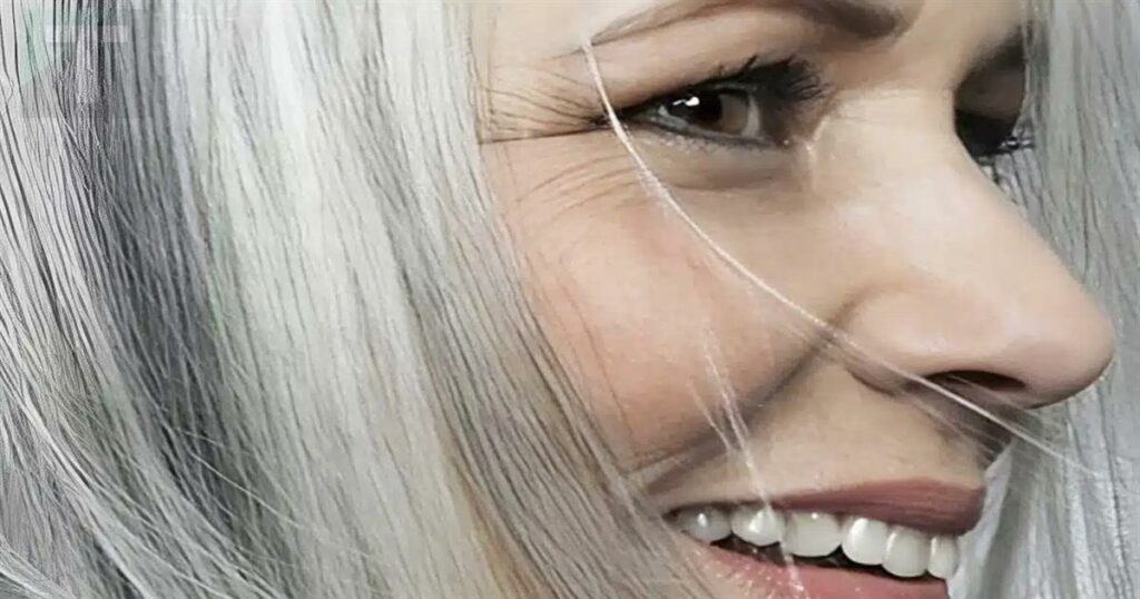 Η πραγματική ψυχολογική σημασία του να αφήνεις τα γκρίζα μαλλιά σου φυσικά