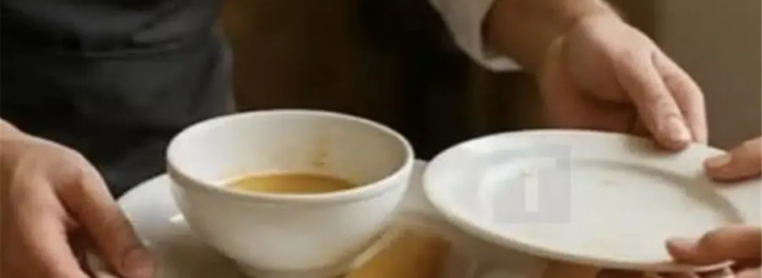 Τι σημαίνει όταν ένα άτομο βοηθά τους σερβιτόρους να μαζέψουν τα πιάτα από το τραπέζι, σύμφωνα με την ψυχολογία;