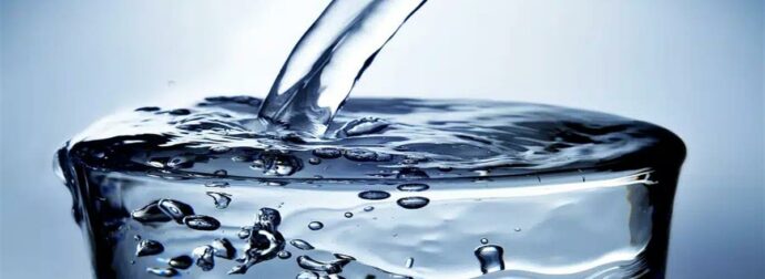 Είναι ωφέλιμο να πίνουμε νερό μόλις ξυπνάμε το πρωί;
