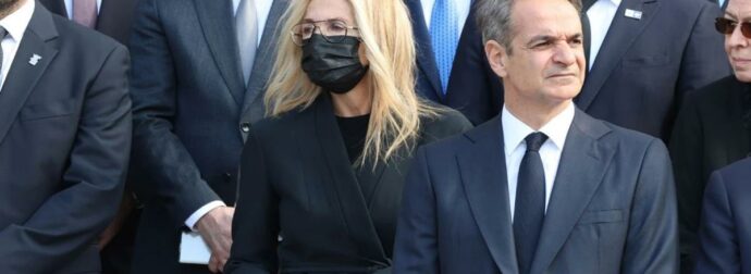 Χαμός στην Μητρόπολη Αθηνών με την εμφάνιση της Μαρέβα Μητσοτάκη – Εμφανίστηκε έτσι στην κηδεία της Αρβελέρ και όλοι σχολίασαν το ίδιο