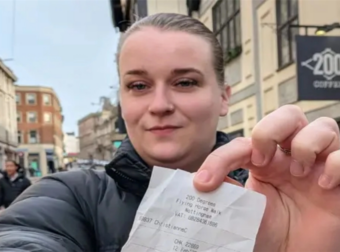 ΕΓΙΝΕ Ο «ΠΛΟΥΣΙΟΤΕΡΟΣ ΑΝΘΡΩΠΟΣ ΣΤΟΝ ΚΟΣΜΟ» ΜΕ 100.000 ΦΟΡΕΣ ΠΕΡΙΣΣΟΤΕΡΟ ΠΛΟΥΤΟ ΑΠΟ ΤΟΝ ΕΛΟΝ ΜΑΣΚ