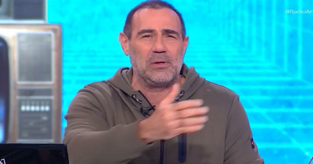 Αντώνης Κανάκης – Χωρίς ρεύμα το «Ράδιο Αρβύλα»: «Ο αγαπημένος μας ΔΕΔΔΗΕ…»