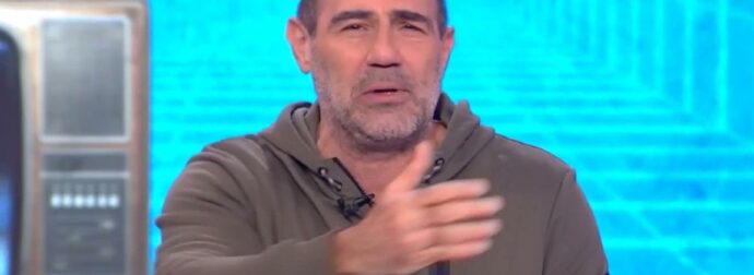 Αντώνης Κανάκης – Χωρίς ρεύμα το «Ράδιο Αρβύλα»: «Ο αγαπημένος μας ΔΕΔΔΗΕ…»