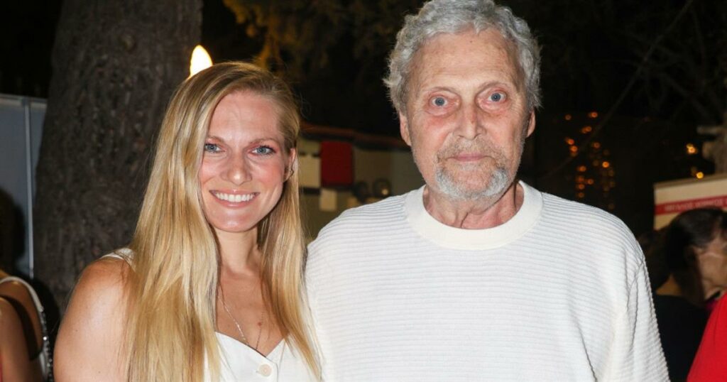 Συγκινεί η Σάρα Εσκενάζη: «Η αγάπη και η στήριξή σας μας έδωσαν δύναμη για την απώλεια του μπαμπά»