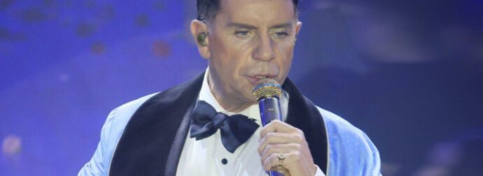 Γιώργος Μαζωνάκης: Στο νοσοκομείο εσπευσμένα με πόνους και πυρετό ο τραγουδιστής