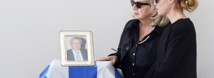 Το τελευταίο αντίο στον Αναστάση Παπαληγούρα: Συντετριμμένη η κόρη του, Λένα