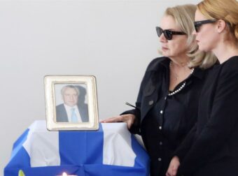 Το τελευταίο αντίο στον Αναστάση Παπαληγούρα: Συντετριμμένη η κόρη του, Λένα