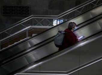 Τραγωδία στο Σύνταγμα: Ανατροπή με την ταυτότητα του θύματος που έπεσε στις ράγες του Μετρό