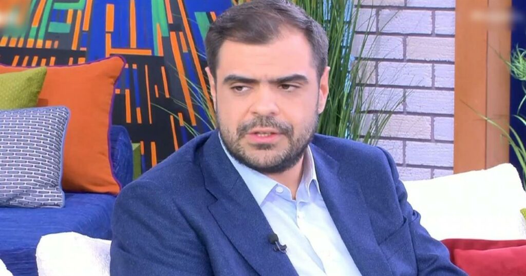 Παύλος Μαρινάκης: «Δεν έκανα καμία απειλή, έρχεται πάντα να κάνει τοποθετήσεις» – Η απάντηση για το επεισόδιο με δημοσιογράφο