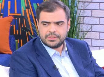 Παύλος Μαρινάκης: «Δεν έκανα καμία απειλή, έρχεται πάντα να κάνει τοποθετήσεις» – Η απάντηση για το επεισόδιο με δημοσιογράφο