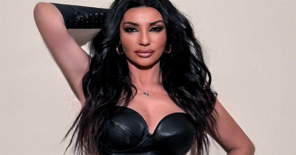 Πόπη Μαλλιωτάκη – Ποζάρει τόπλες: «Δεν ακολουθώ τάσεις, τις δημιουργώ»