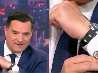 Αδωνις Γεωργιάδης για τα μανικετόκουμπα με το εθνόσημο των ΗΠΑ: «Σκέφτηκα, “Όταν πας να συναντήσεις τον δράκουλα, δε βάζεις σταυρό;”. Εκεί θα ήταν πολλοί κομμουνιστές μαζεμένοι, είπα να βάλω το εθνόσημο των ΗΠΑ, να έχω προστασία»