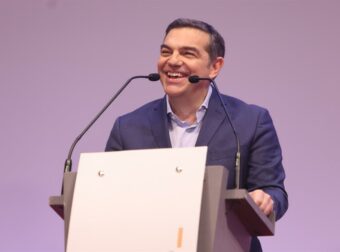 «Μεταγραφή αεροδρομίου» ο Τσίπρας – Συμφωνία με κορυφαίο στέλεχος του ΠΑΣΟΚ