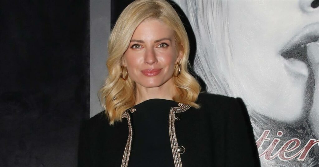 Ευαγγελία Αραβανή: Η σπάνια δημόσια εμφάνιση μετά τη γέννηση του πρώτου της παιδιού (Φωτογραφίες)