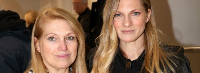 Σάρα Εσκενάζη: Με τη μαμά και τον αδελφό της στο αφιέρωμα μνήμης για τον μπαμπά της, Αλμπέρτο – Φωτογραφίες