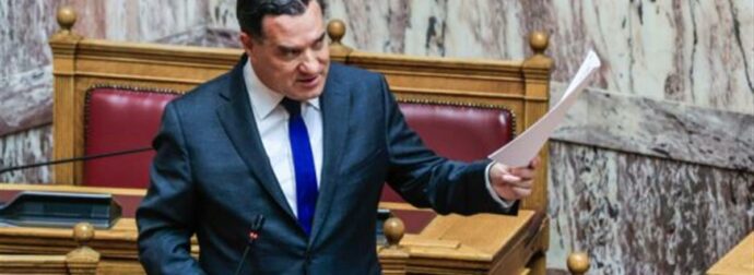 Άφωνοι με το νέο μαλλί του Άδωνι Γεωργιάδη στην τελευταία συνέντευξη