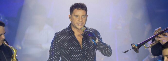 Γιώργος Μαζωνάκης: Τι είναι η ιογενής λοίμωξη που τον οδήγησε στο νοσοκομείο