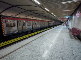 Τραγωδία στο Μετρό Συντάγματος: Νεκρή γυναίκα, έπεσε στις ράγες την ώρα που περνούσε συρμός