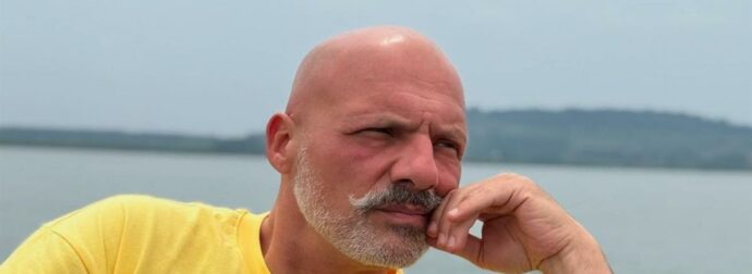 Μουτσινάς: Η πρώτη ανάρτηση μετά την αποκάλυψη για την επιστροφή του στην τηλεόραση