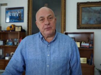 Διάγγελμα Μπέου: «Ο Μητσοτάκης θα κυβερνά όσα χρόνια θέλει»