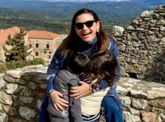 Όλγα Κεφαλογιάννη: Εκδρομή στον Μυστρά με τα δίδυμα αγόρια της – «Η οικογένεια είναι το δικό μας σταθερό σημείο»