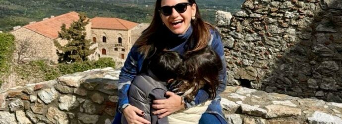 Όλγα Κεφαλογιάννη: Εκδρομή στον Μυστρά με τα δίδυμα αγόρια της – «Η οικογένεια είναι το δικό μας σταθερό σημείο»