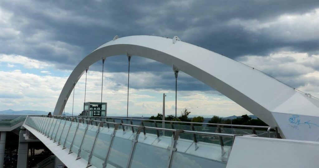 ΣΤΑΣΥ: Ξεκινά εκτεταμένο πρόγραμμα επιθεώρησης για τις γερασμένες πεζογέφυρες της Γραμμής 1