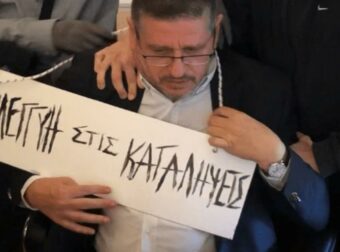 «Μην κουνηθείς, θα είναι χειρότερα»: Οι εφιαλτικές στιγμές του πρώην πρύτανη του ΟΠΑ στα χέρια των κουκουλοφόρων