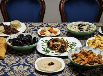 Καθαρά Δευτέρα 2026: Τραπέζι με Σαρακοστιανά μέχρι 25 ευρώ – Τι μπορείτε να αγοράσετε