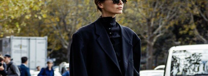 Τα it girls στο Παρίσι φοράνε αυτή την τάση στα φλατ παπούτσια με τα τζιν τους