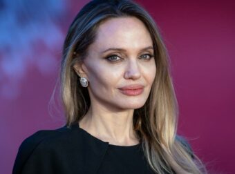 Αντζελίνα Τζολί για την διπλή μαστεκτομή: «Οι ουλές μου ήταν η επιλογή μου για να μείνω όσο περισσότερο μπορούσα με τα παιδιά μου»