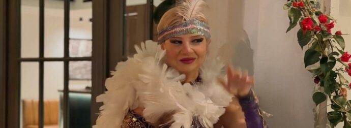 Φαίη Σκορδά: Εντυπωσίασε με τη vintage στολή της την Κυριακή της Αποκριάς (Φωτογραφίες)