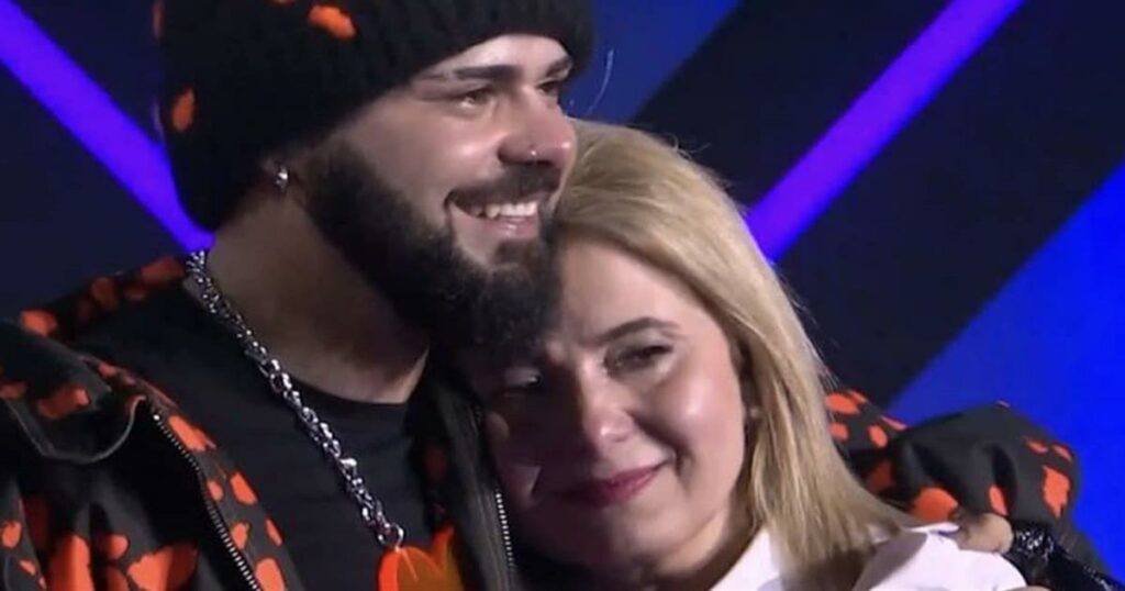 Συγκίνησε η εμφάνιση της μητέρας του Ακύλα στον εθνικό τελικό της Eurovision