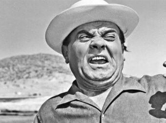 Δεν θα πιστέψετε τι γράφει ο τάφος του Βασίλη Αυλωνίτη 50 χρόνια μετά