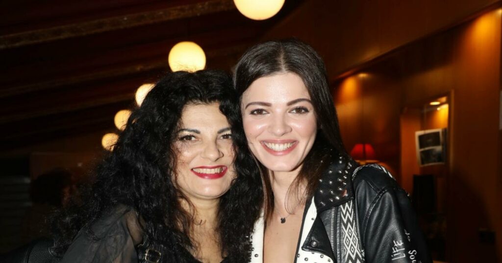 Τρύπη – Καζάκου: Μαμά και κόρη στην πρώτη τους κοινή τηλεοπτική συνέντευξη – Η συνεργασία στο θέατρο