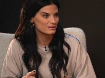 Μπόμπα για μητρότητα: «Ήταν μια μεγάλη πρόκληση για εμένα, ήμουν χωρίς μπλούζα όλη μέρα, είχα άγχος, ενοχές»