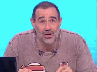 Έβαλαν «σκιάχτρο» να φυλάει επικίνδυνη λακούβα – Έπαθε πλάκα ο Αντώνης Κανάκης (video)